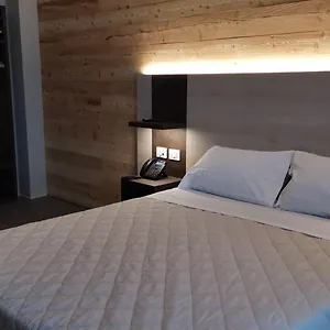 Hotel Rusen, Borno